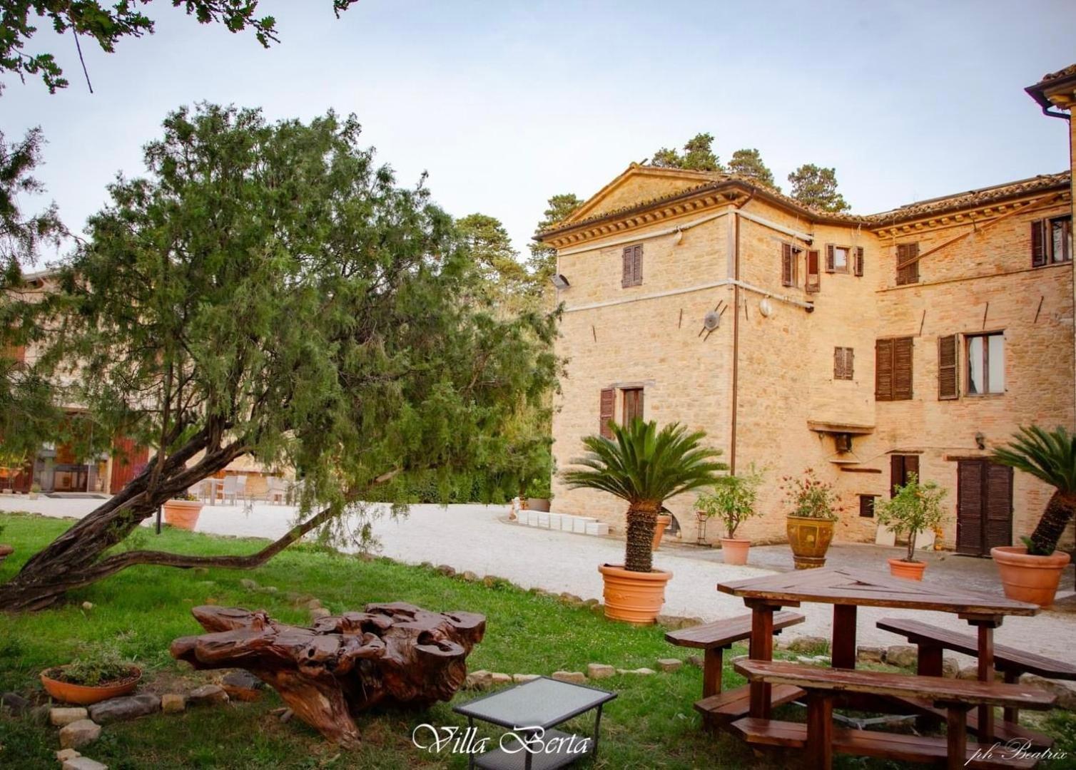Resort Restaurant Villa Berta 新塞韦里诺马尔凯 外观 照片